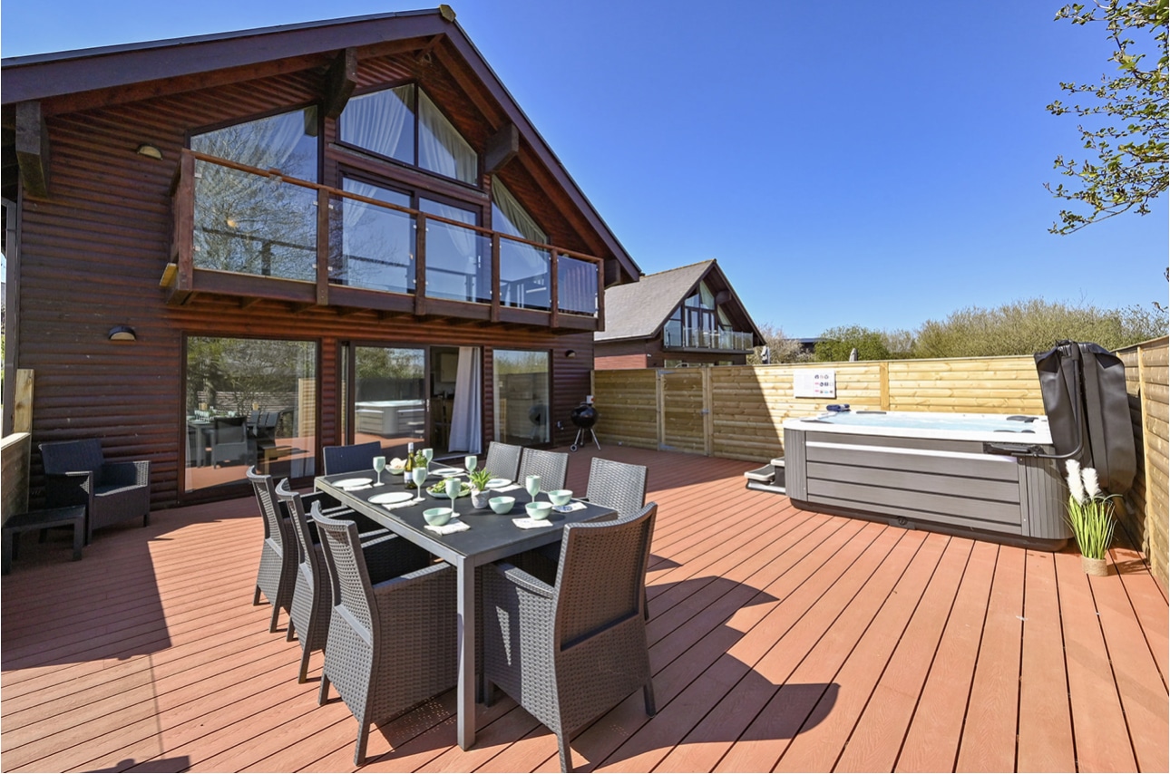 カリブロッジ パフィン Self-Catering Holiday Lodges With Hot Tubs In North Cornwall UK
