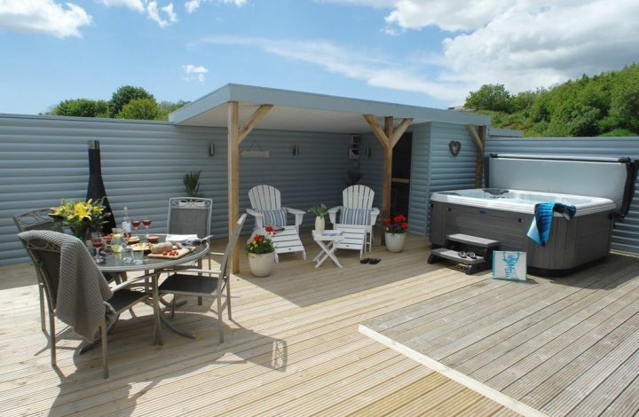 Luxury two bedroom holiday lodge with sauna and hot tub Retallack Resort