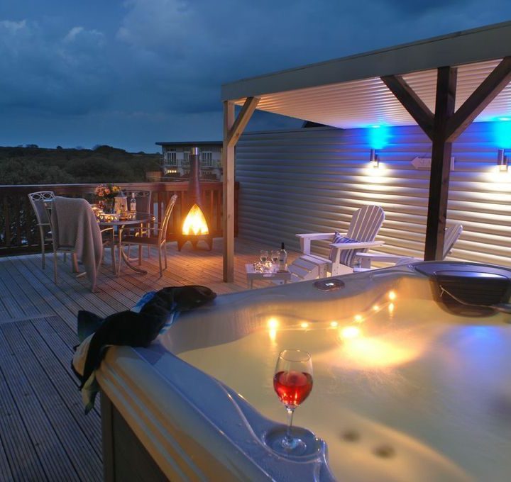 Romatic Cornish Holiday Lodge with Hot Tub